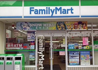 コンビニ　ファミリーマート聖蹟桜ヶ丘店（コンビニ）まで612m
