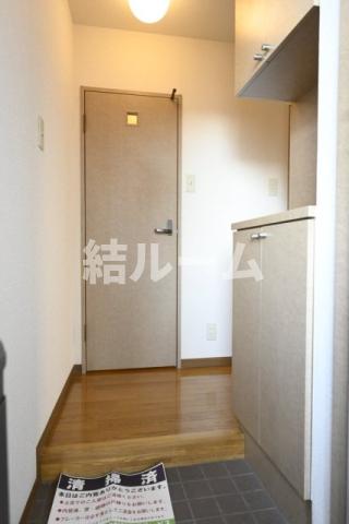 都営大江戸線 落合南長崎駅 徒歩4分 5階建 築28年の玄関写真
