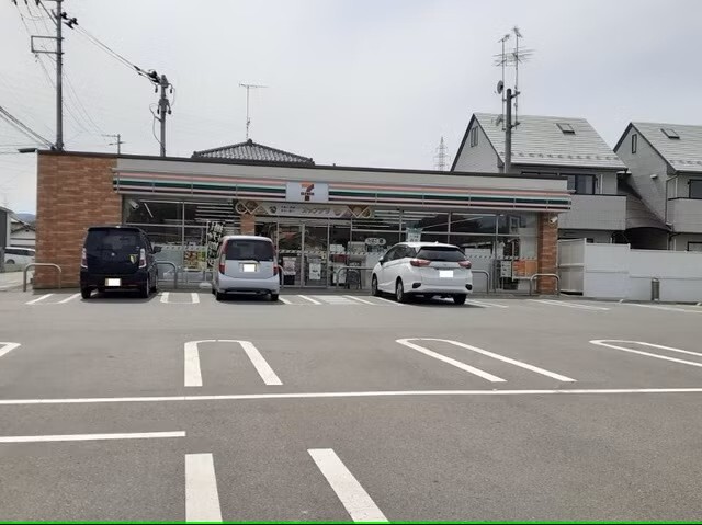 コンビニ　セブンイレブン原町北町店（コンビニ）まで240m