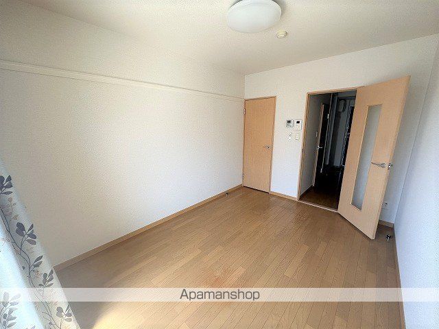 レオパレスプランドール鶴見の居間写真