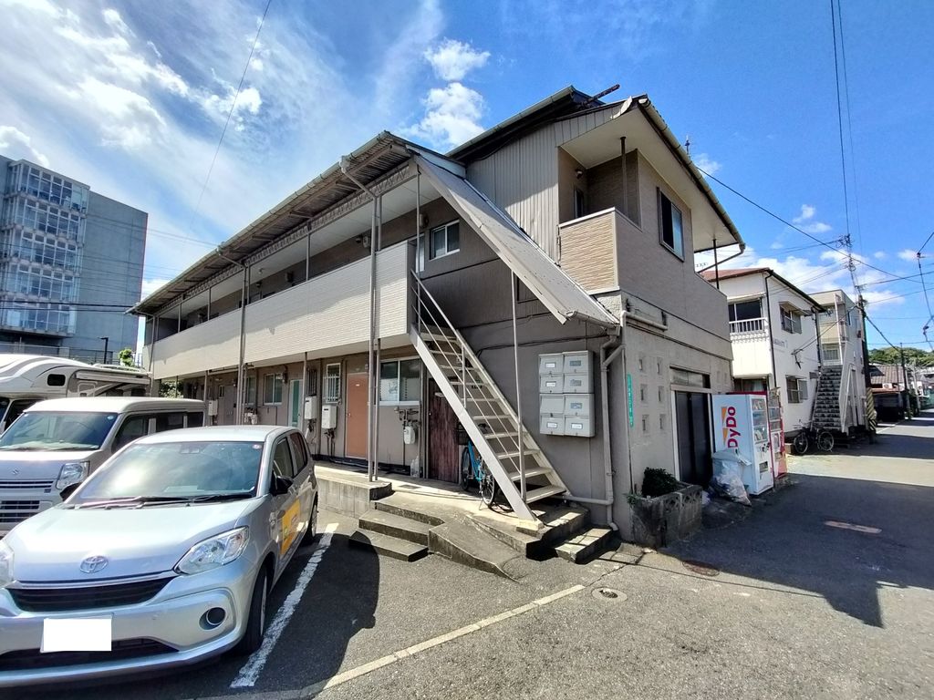建物外観　駐車場