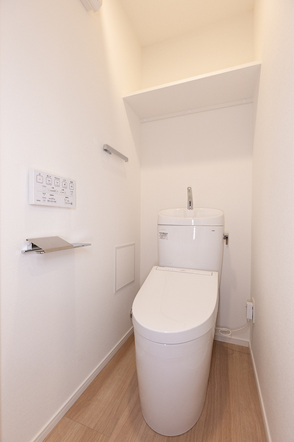 トイレ　※写真は同タイプ住戸です。