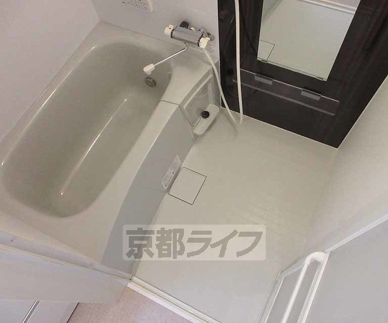 バス・シャワールーム　広くてゆったりのお風呂です・