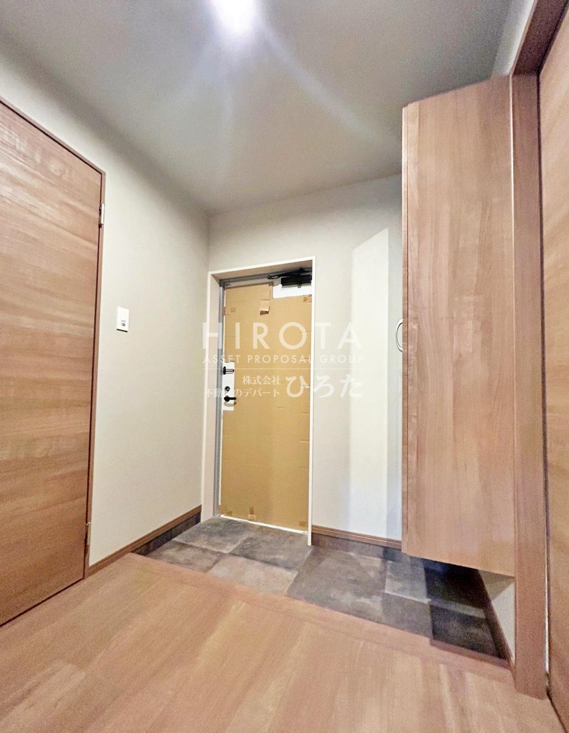 玄関　※建築中のため同タイプ部屋のお写真です