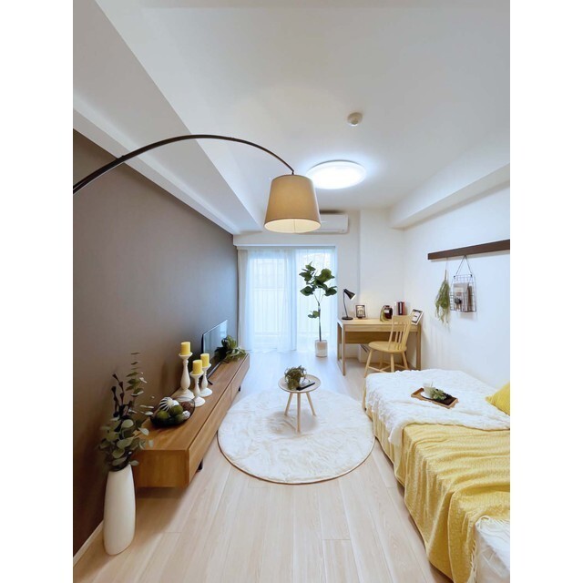 居室・リビング　＊実際のお部屋に家具・家電の備え付けはございません
