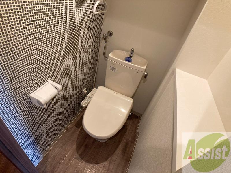 トイレ　ウォシュレット機能がついたトイレです。安心して使用できます。