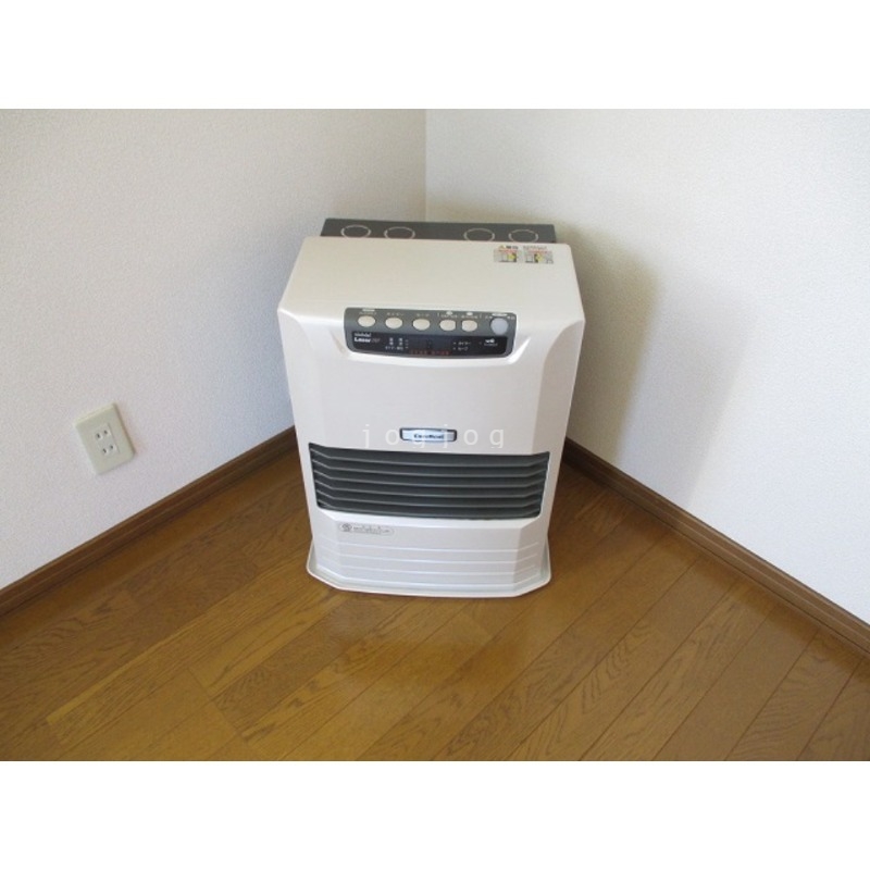 その他設備　冬はあったか石油ストーブです。