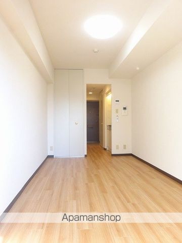 日神パレステージ伊勢佐木南の居間写真