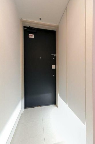 玄関　同タイプのお写真です（色合い等が異なる場合がございます）