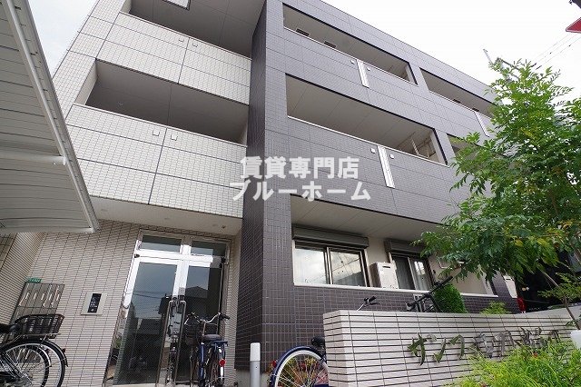建物外観　鉄骨造3階建て！