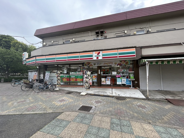 コンビニ　セブンイレブン（コンビニ）まで165m