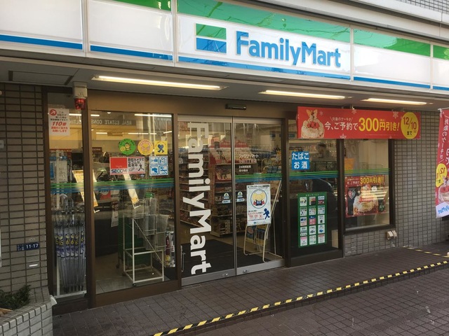 コンビニ　ファミリーマート小山三丁目店（コンビニ）まで108m