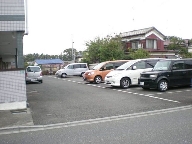 エントランス　★敷地内駐車場★