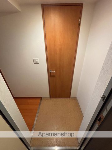 箕面市 10階建 築18年の玄関写真