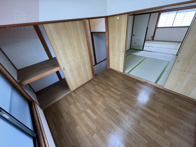その他部屋・スペース　開放的な寝室です