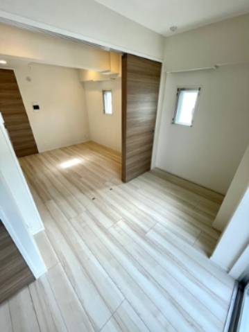 ＪＲ山手線 神田駅 徒歩5分 13階建 築8年の居間写真