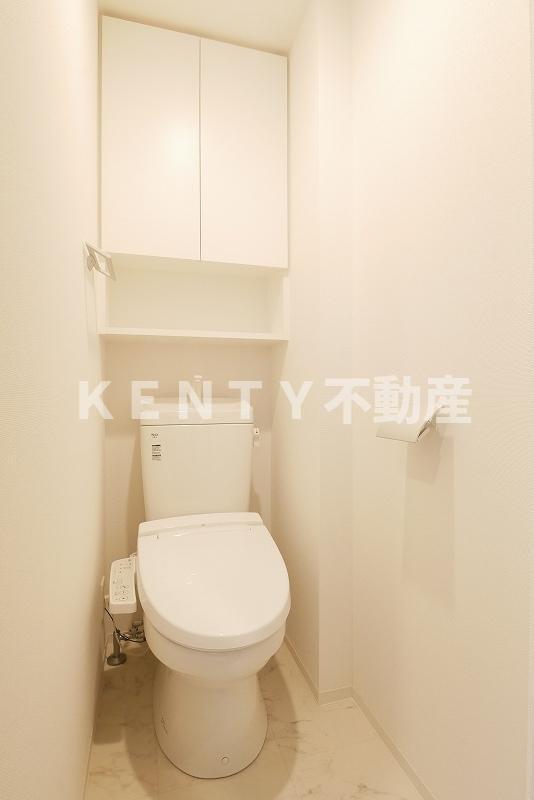 トイレ　落ち着いた色調のトイレです