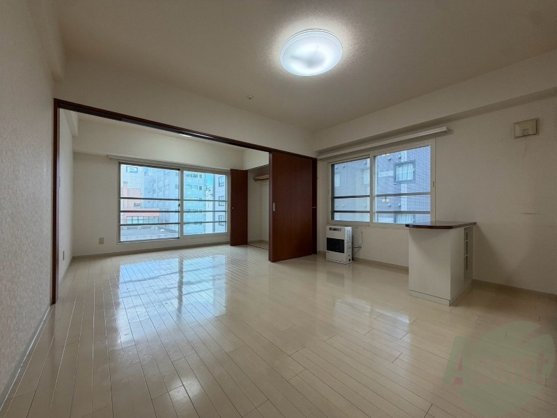居室・リビング　広くてキレイなお部屋が広がっていて、充実した生活が送れそう。