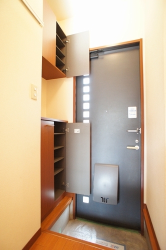 玄関　※別のお部屋のお写真です。