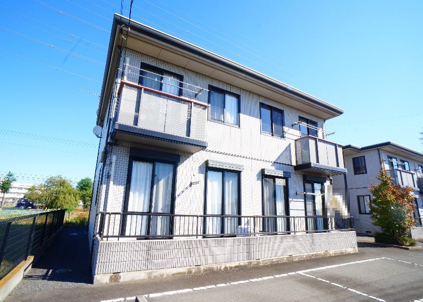 建物外観　南千木町のグレーの外観のアパート★コンビニ徒歩圏内！