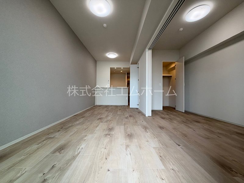 WISTERIA CRESTの居間写真