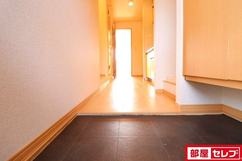 玄関　２０２号室の写真です。