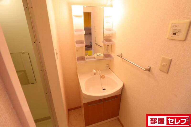 洗面設備　２０２号室の写真です。