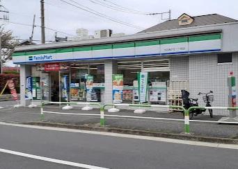コンビニ　ファミリーマート北区西が丘一丁目店（コンビニ）まで765m
