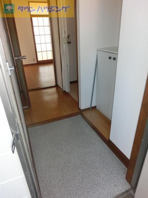 玄関　玄関下駄箱あり