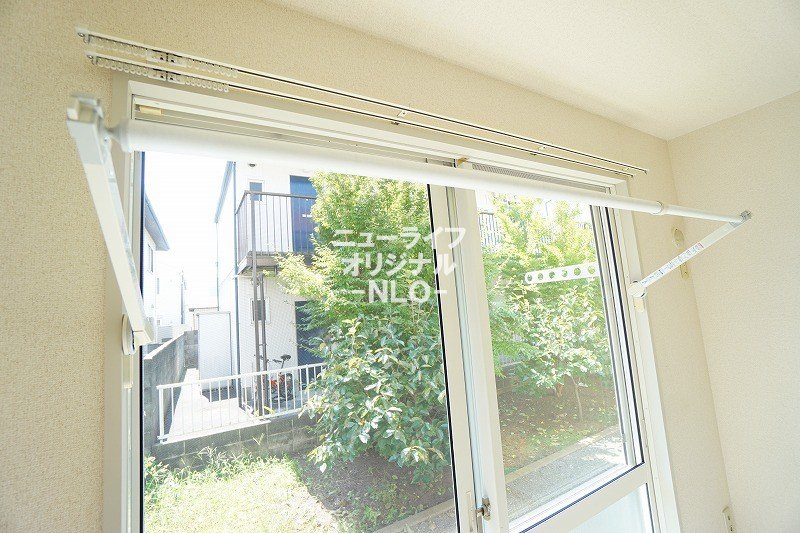 その他設備　雨の日にも安心してお洗濯ができる室内物干し付き★