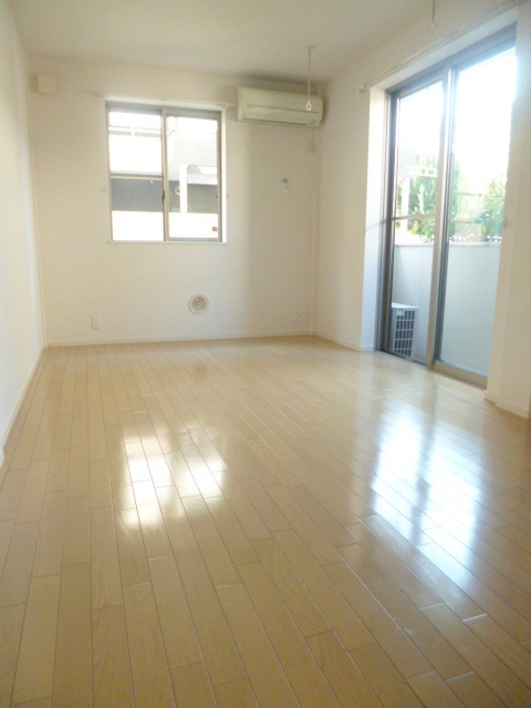 居室・リビング　★２面採光の明るい角部屋です★