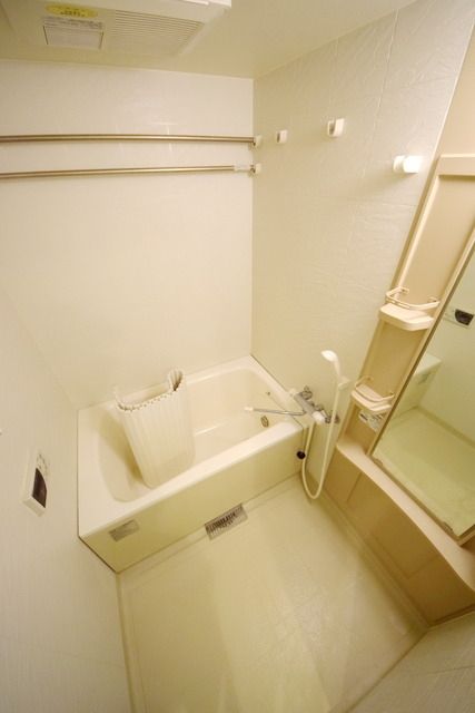 バス・シャワールーム　★浴室乾燥機、追焚付バスルームです★