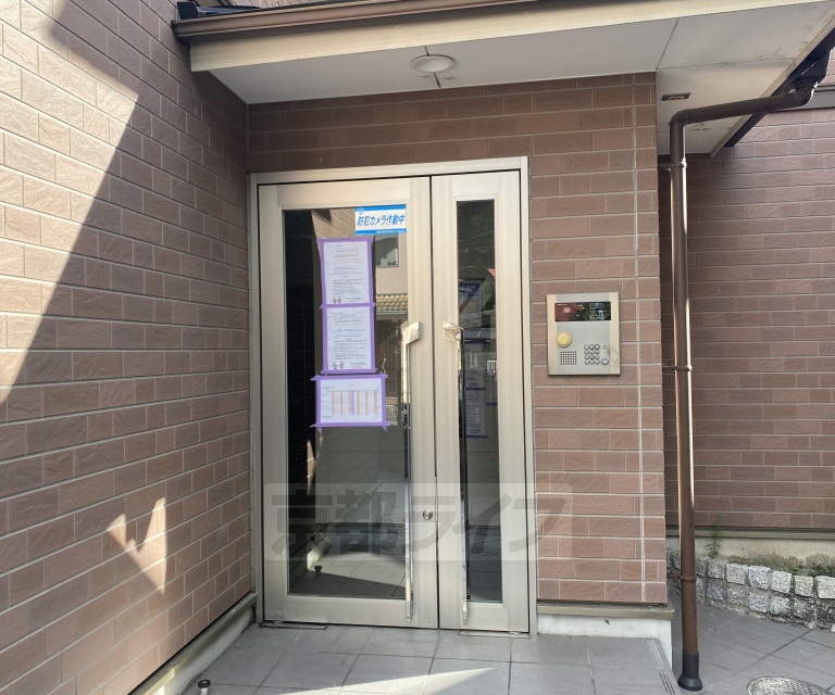 その他共有部分　綺麗な建物入り口です。
