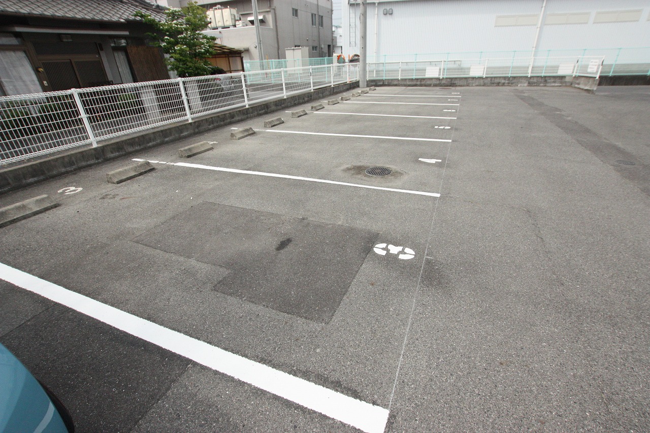 【福山市新市町大字戸手のアパートの駐車場】