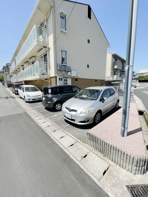 【神戸市垂水区福田のアパートの駐車場】