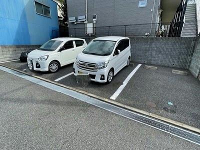 【レオパレスグランデームケイの駐車場】