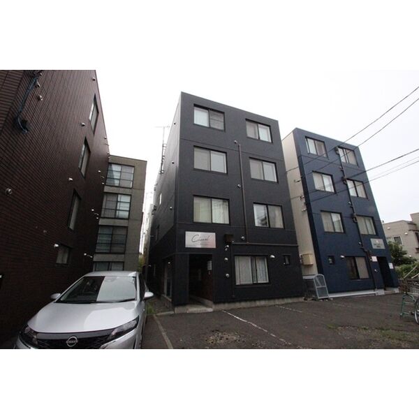 札幌市北区新琴似六条のマンションの建物外観