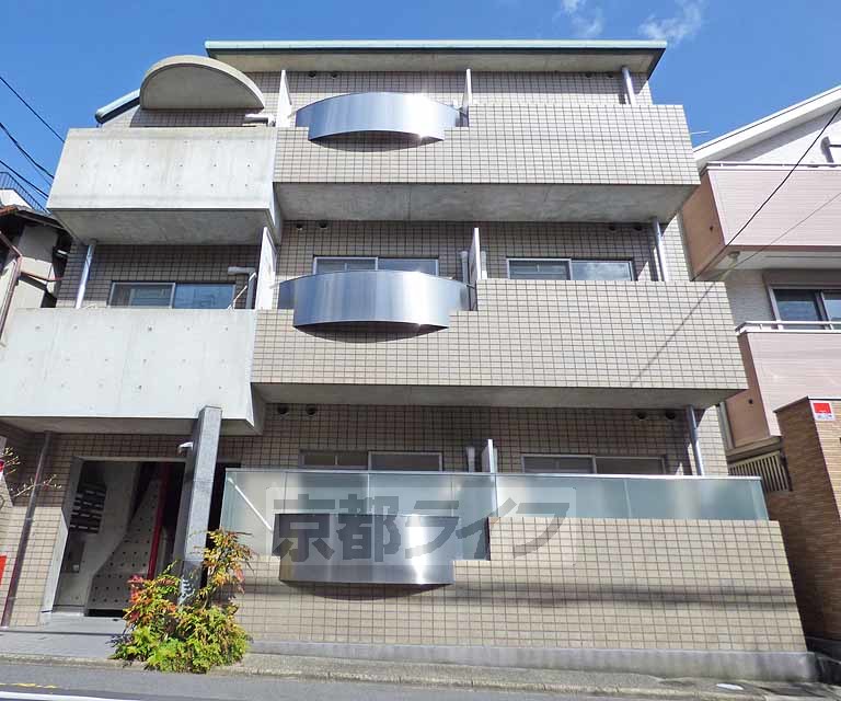 京都市北区大将軍東鷹司町のマンションの建物外観