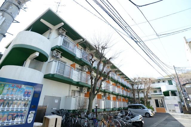 川崎市多摩区東生田のマンションの建物外観