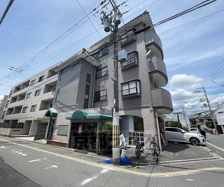 京都市南区吉祥院船戸町のマンションの建物外観