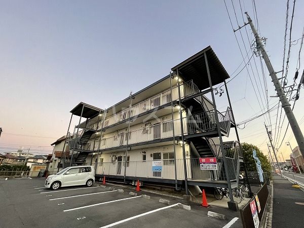 岡崎市上地のマンションの建物外観