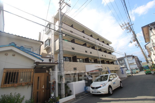 【京都市右京区西院西高田町のマンションの建物外観】