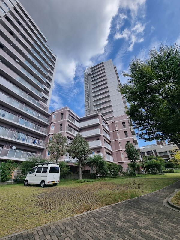 神戸市西区美賀多台のマンションの建物外観