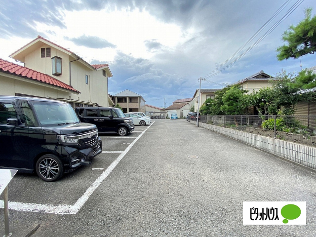 【フジパレス手平の駐車場】