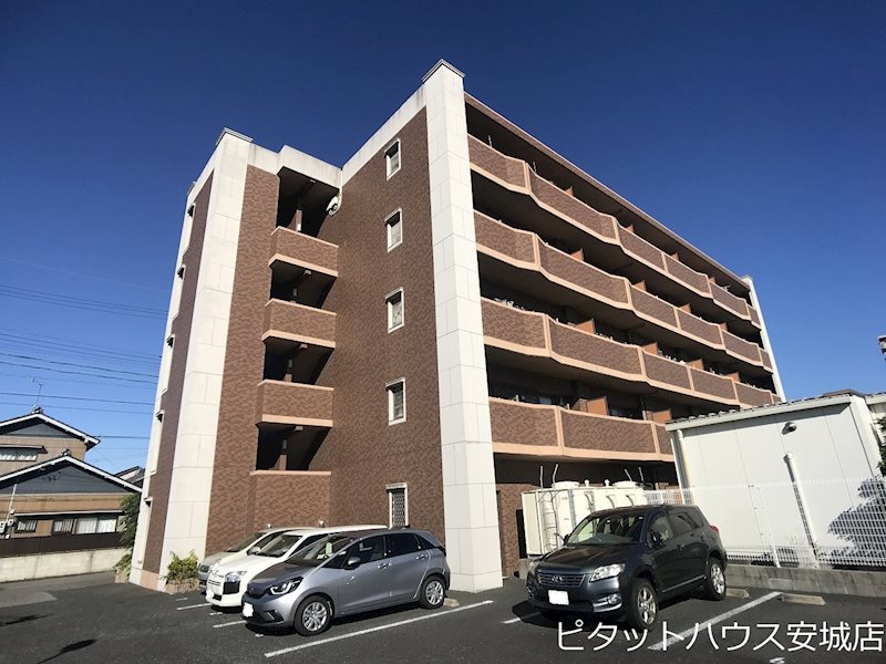 【Residential岡崎の建物外観】