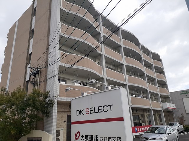 四日市市城西町のマンションの建物外観