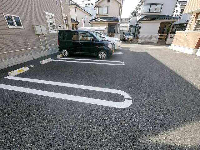 【狭山市大字北入曽のアパートの駐車場】