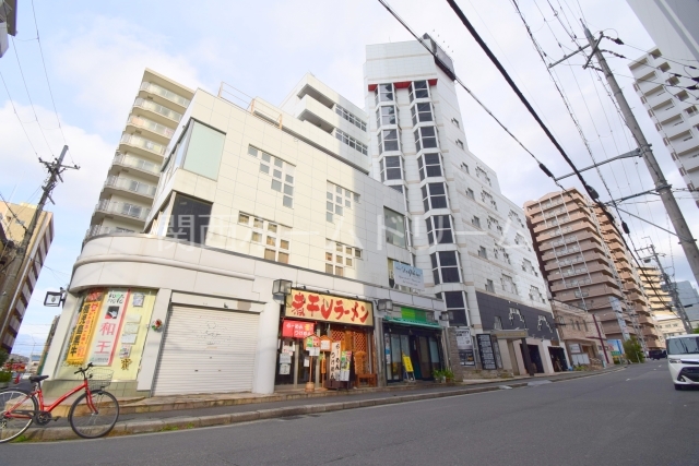 寝屋川市香里新町のマンションの建物外観