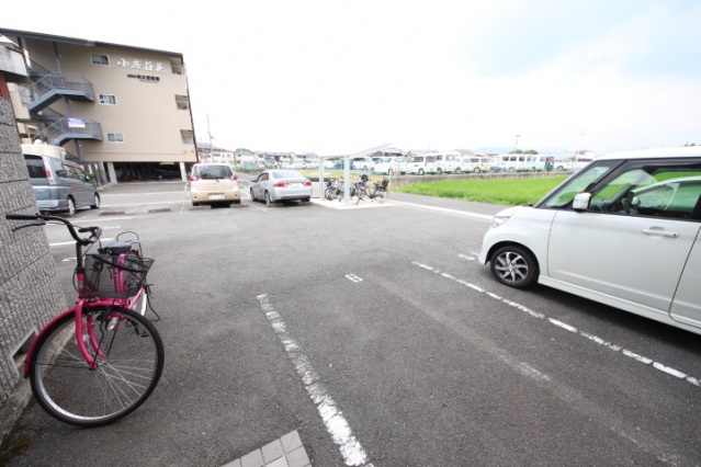 【橿原市四分町のマンションの駐車場】