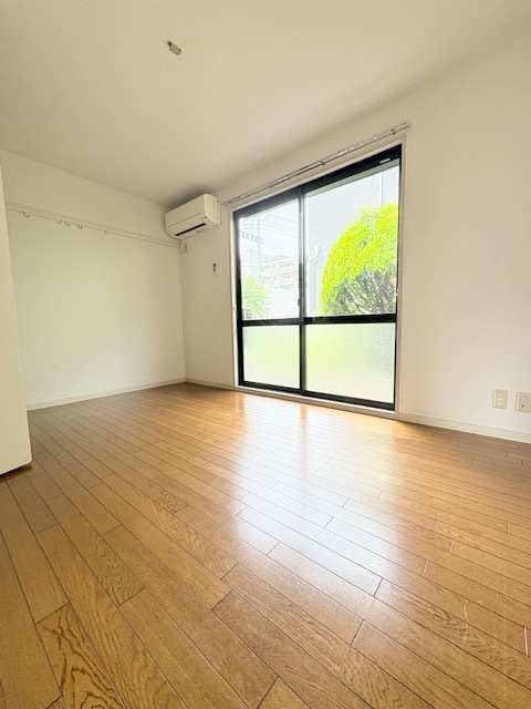 居室・リビング　南向きの明るいお部屋です